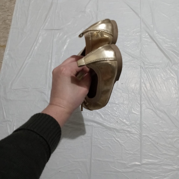 Olive & Edie gold colored shoes - Picture 7 of 8